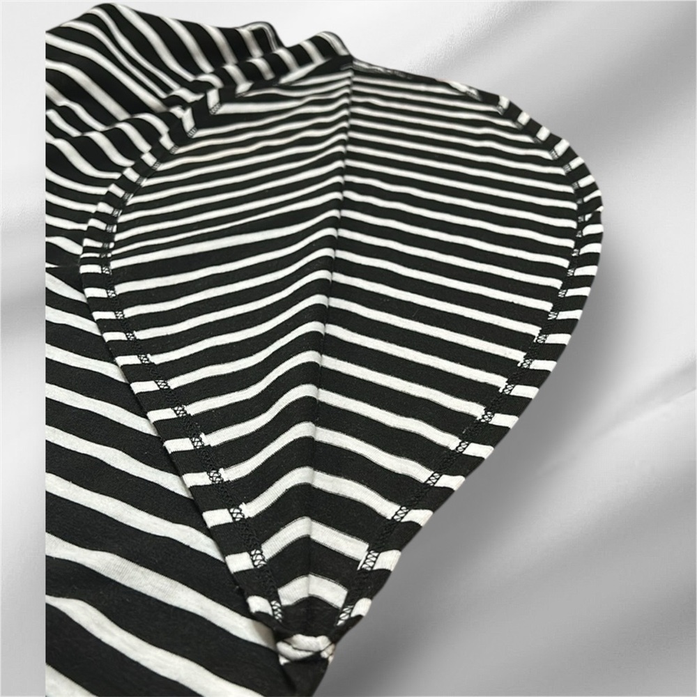 Black and White Striped V-Neck Dress EUC
No stains or rips. - Picture 4 of 4